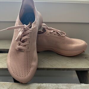Flux Adapt Runner- NEVER WORN